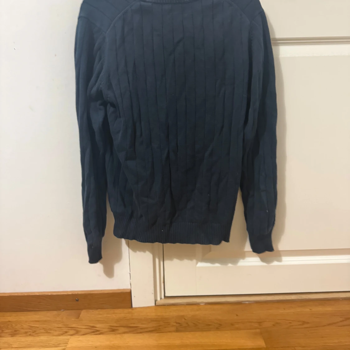 Mörkblå stickad tröja från GANT - 1