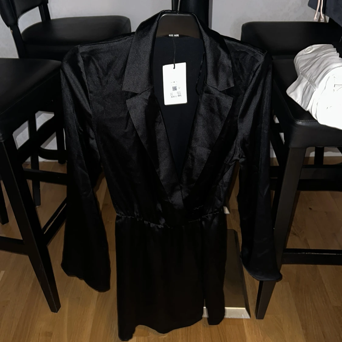 Svart satin klänning DW Freedom