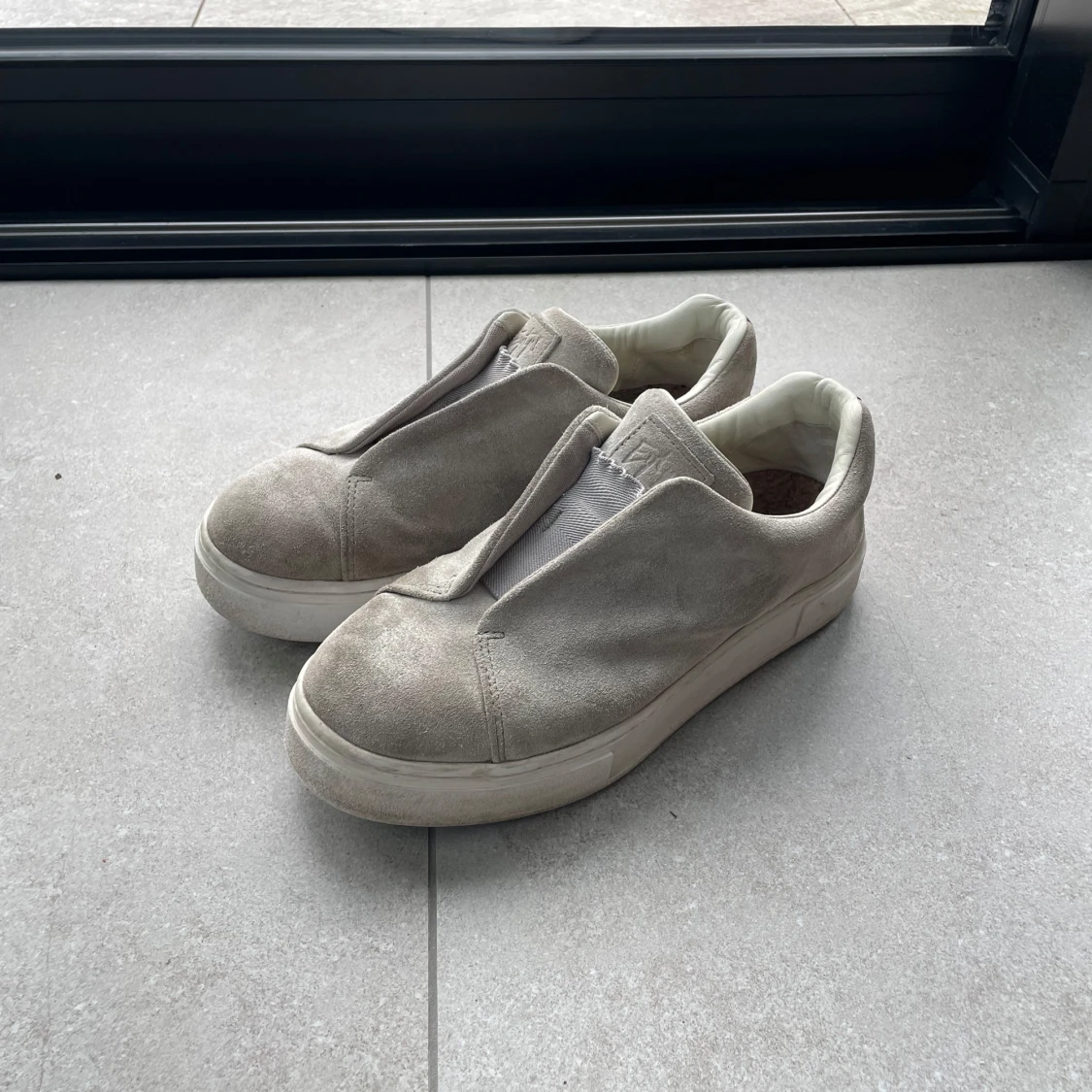 Beige sneakers från Eytys i mocka - 2