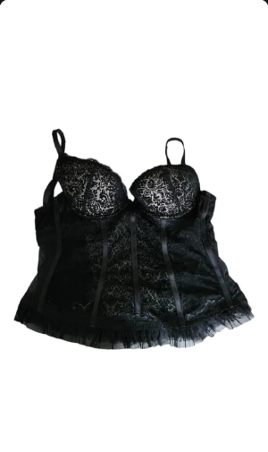 Korsett - Jättte fin Korsett som har fin pattern men tyvärr inte komms till användning pågrund av att kuperna är för stora. Tveka inte att ställa frågor!