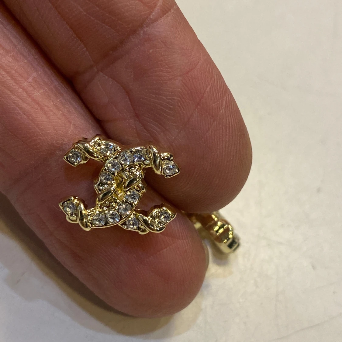  örhängen med strass och guld - 1