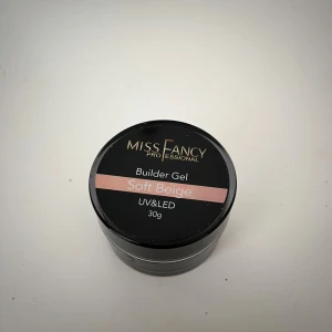 Miss fancy gele - Miss fancy gele i hög viskositet. Använd till några övnings naglar. Nypris 329kr 