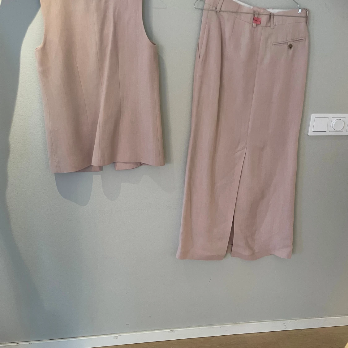 Beige lång väst med knappar - 1