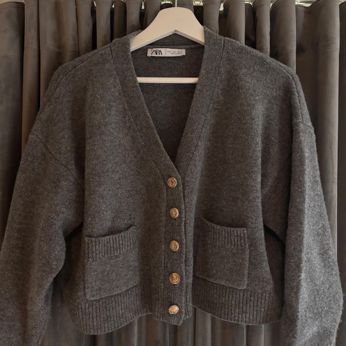 Grå stickad kofta från Zara
