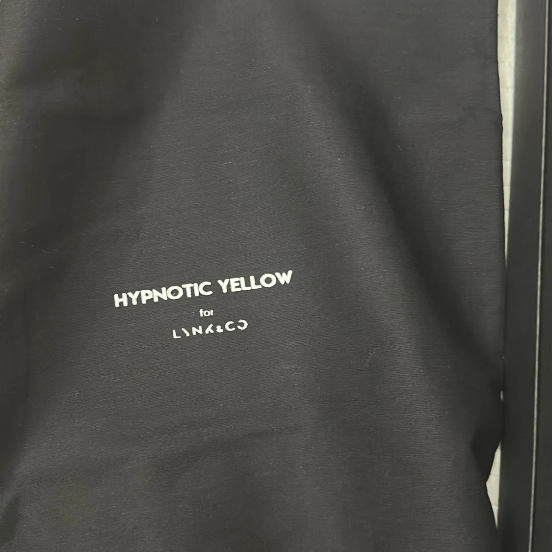 Svarta sneakers Hypnotic Yellow x Lynk & Co - 1