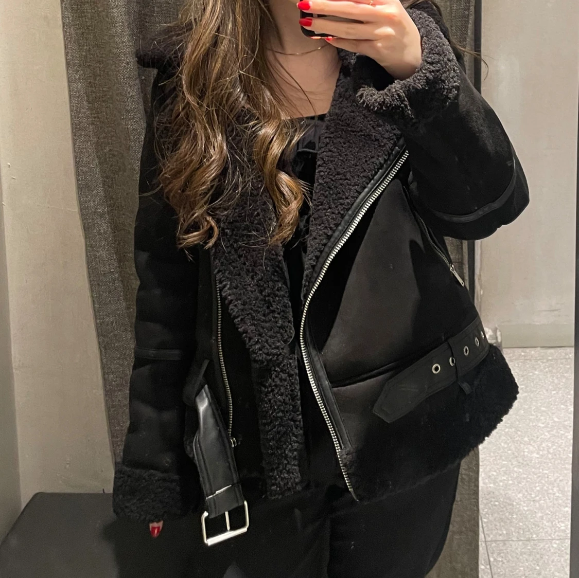 Svart teddyjacka med dragkedja - 1