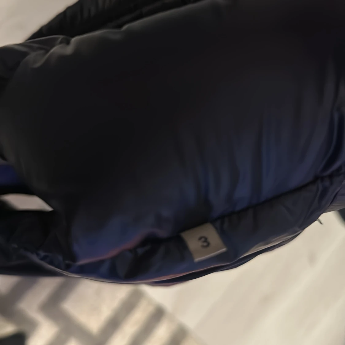 Mörkblå dunväst från Moncler - 3