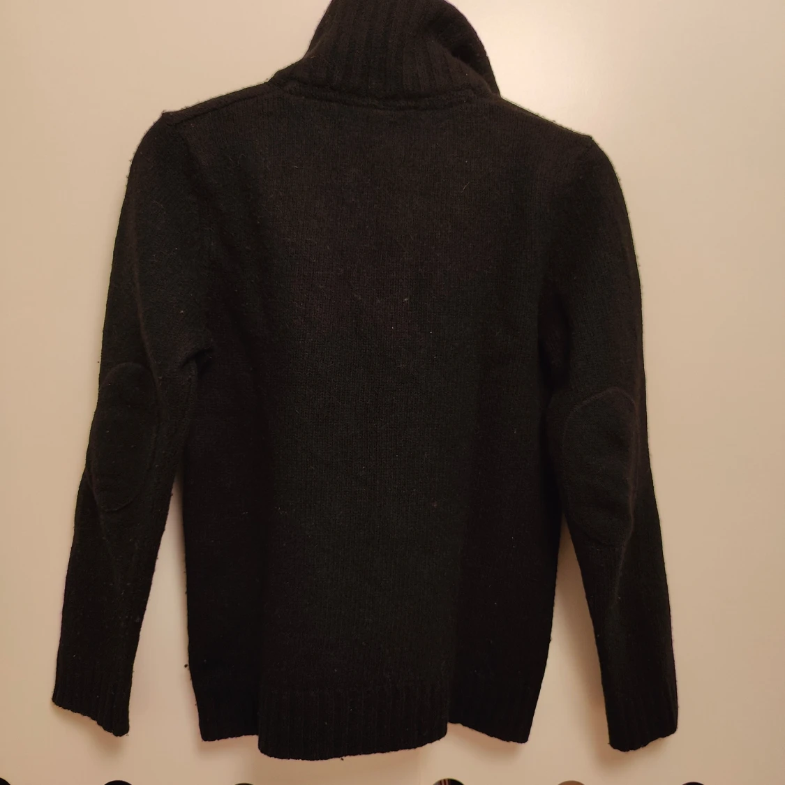 Svart stickad tröja med hög krage H&M - 1