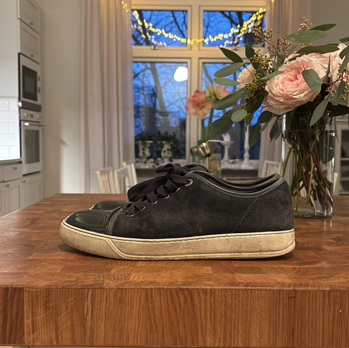 Svarta sneakers från Lanvin i mocka