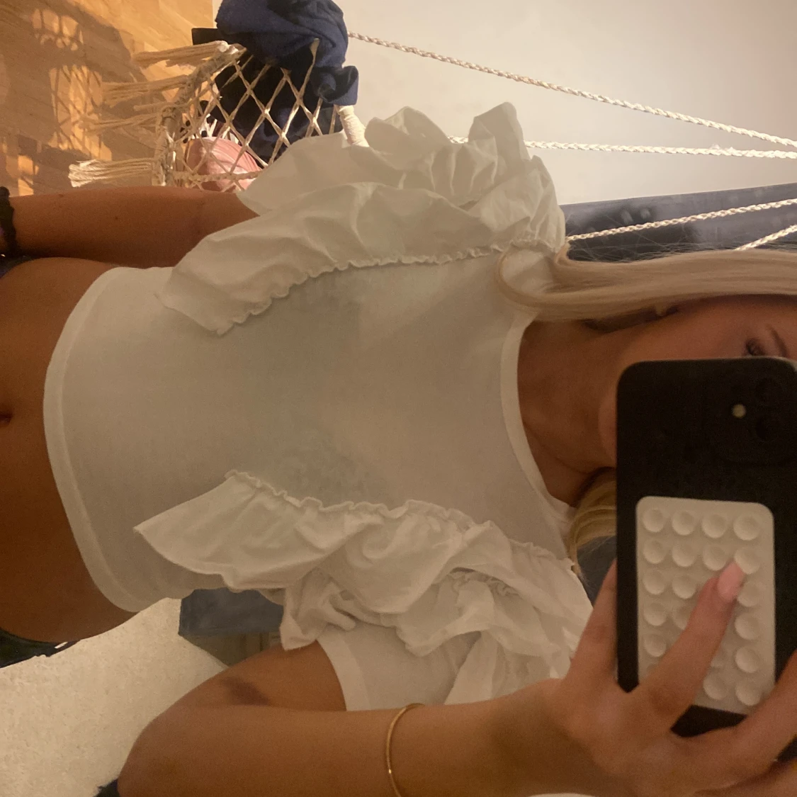 Vit croppad topp med volanger - 2