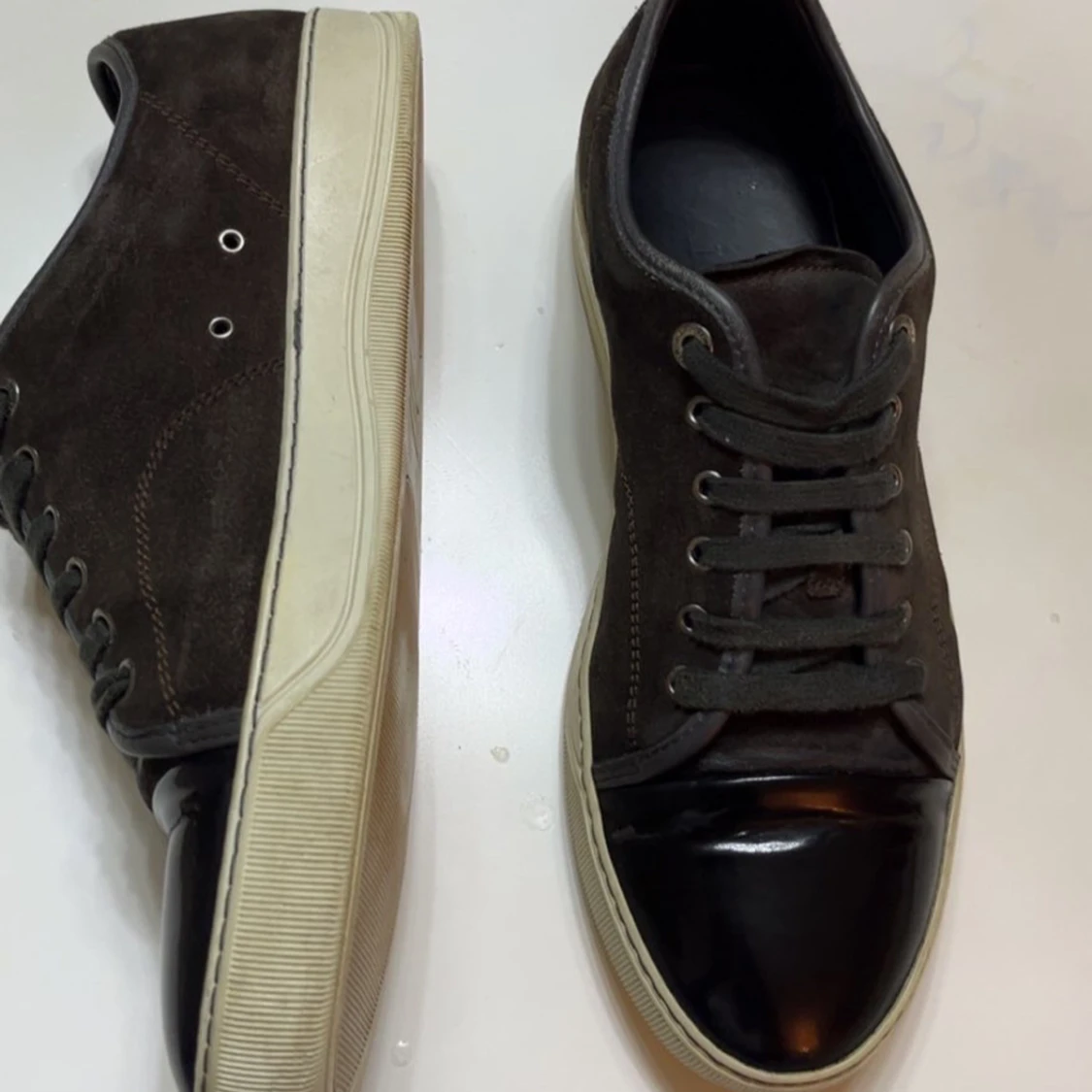 Lanvin sneakers i mocka och lack - 2