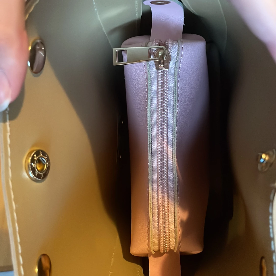 Rosa axelväska från Alice Bizous - 3