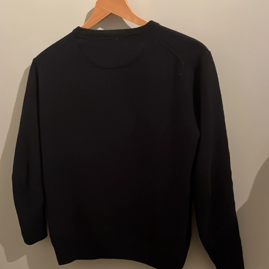 Svart stickad tröja från Lagency - 1