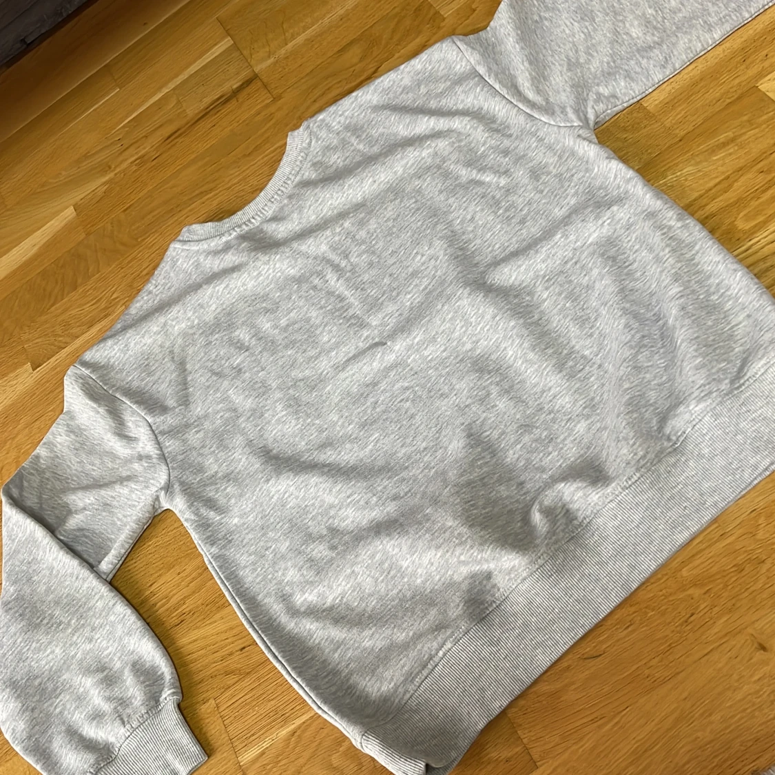 Grå sweatshirt med CHICAGO-tryck - 3