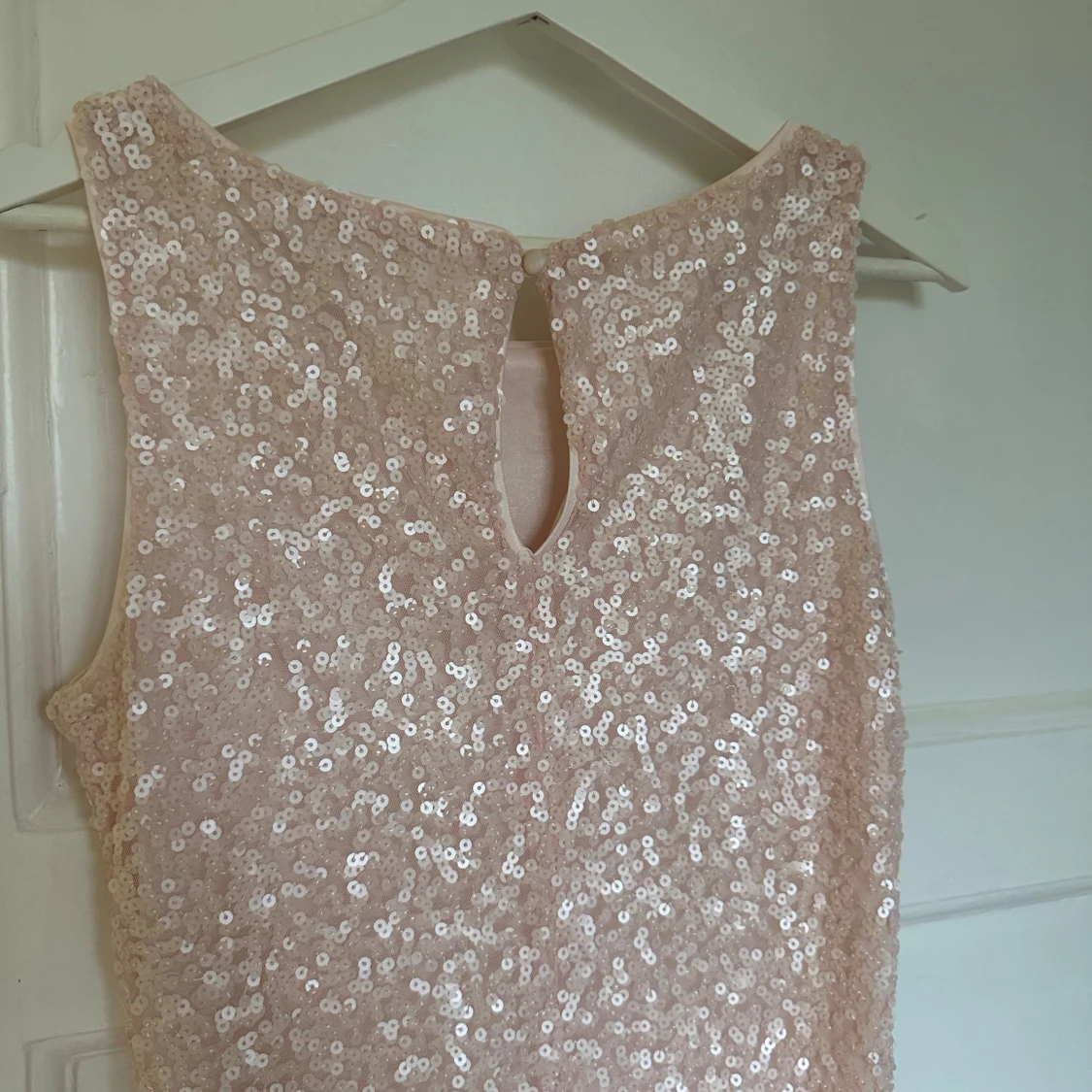 Ljusrosa paljettklänning från H&M - 1