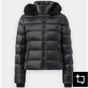 tommy hilfiger jacka - en jätte fin vinterjacka från tommy hilfiger, jackan är i jätte bra skick💕