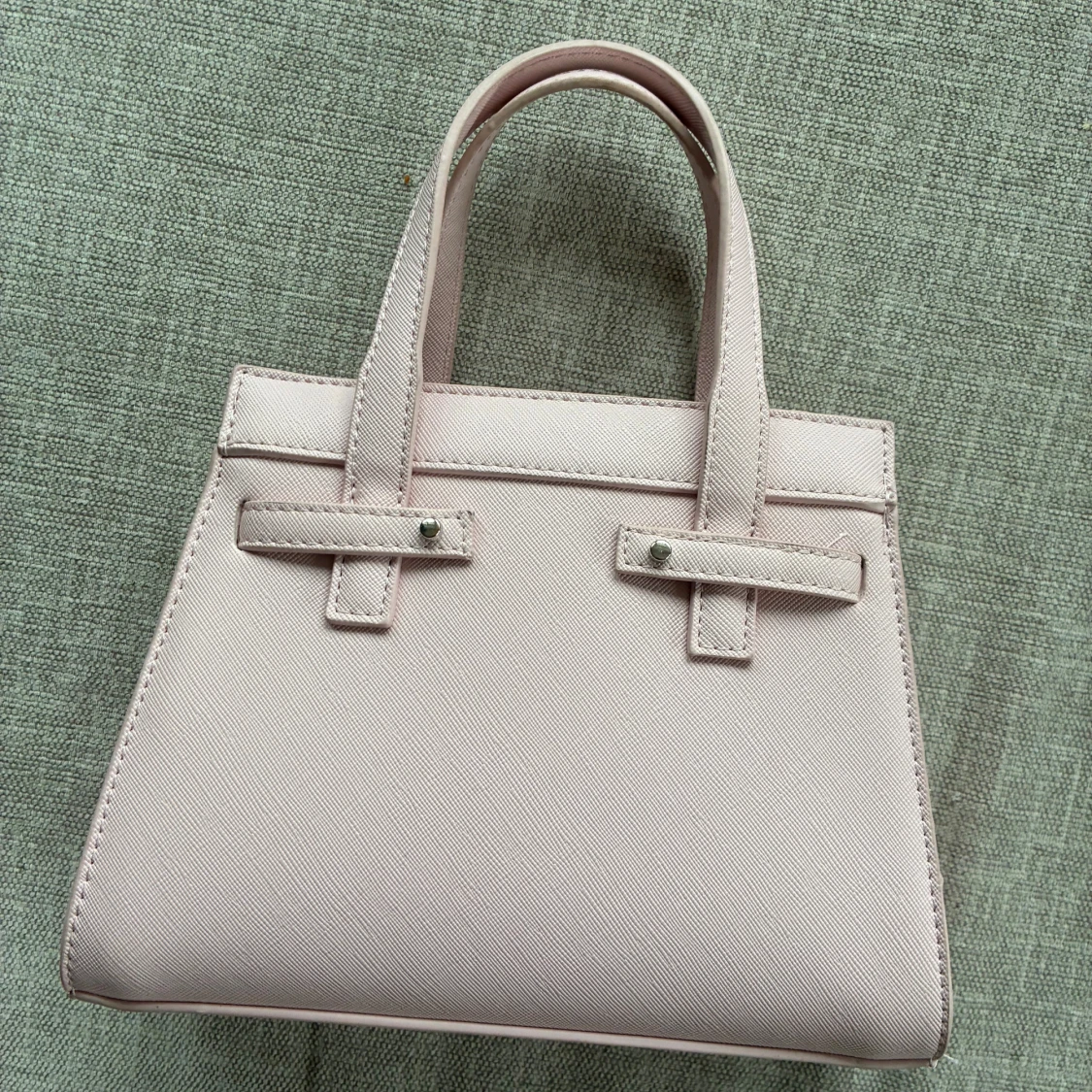 Ljusrosa handväska med silverdetaljer - 1