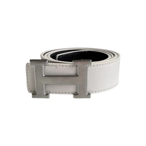 Hermes bälte - Helt ny bälte. Oanvänd. Fraktar inom 1-3 dagar. Bästa kvalité ute på marknaden. Storlek 110cm. Möts också upp i stochkolm. 