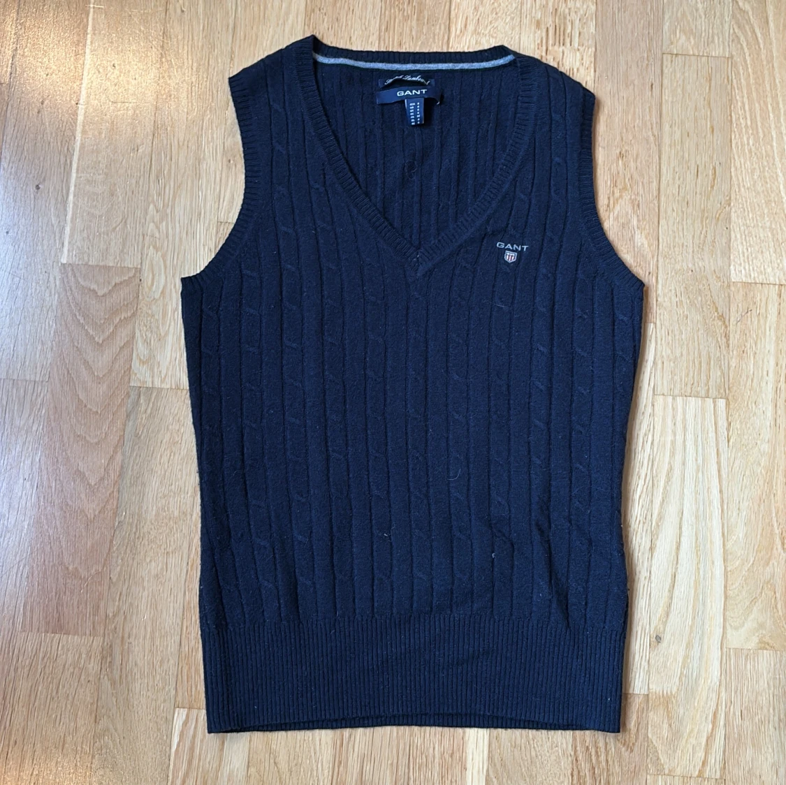 marinblå GANT ullväst