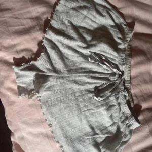 Grå shorts med snörning XS - Jätte fina shorts