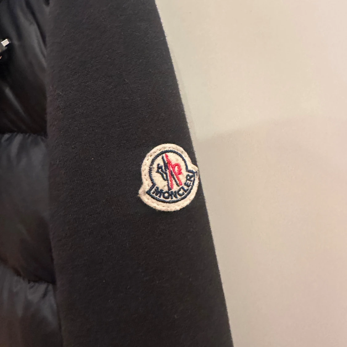 Svart pufferjacka från Moncler- Intressekol - 2