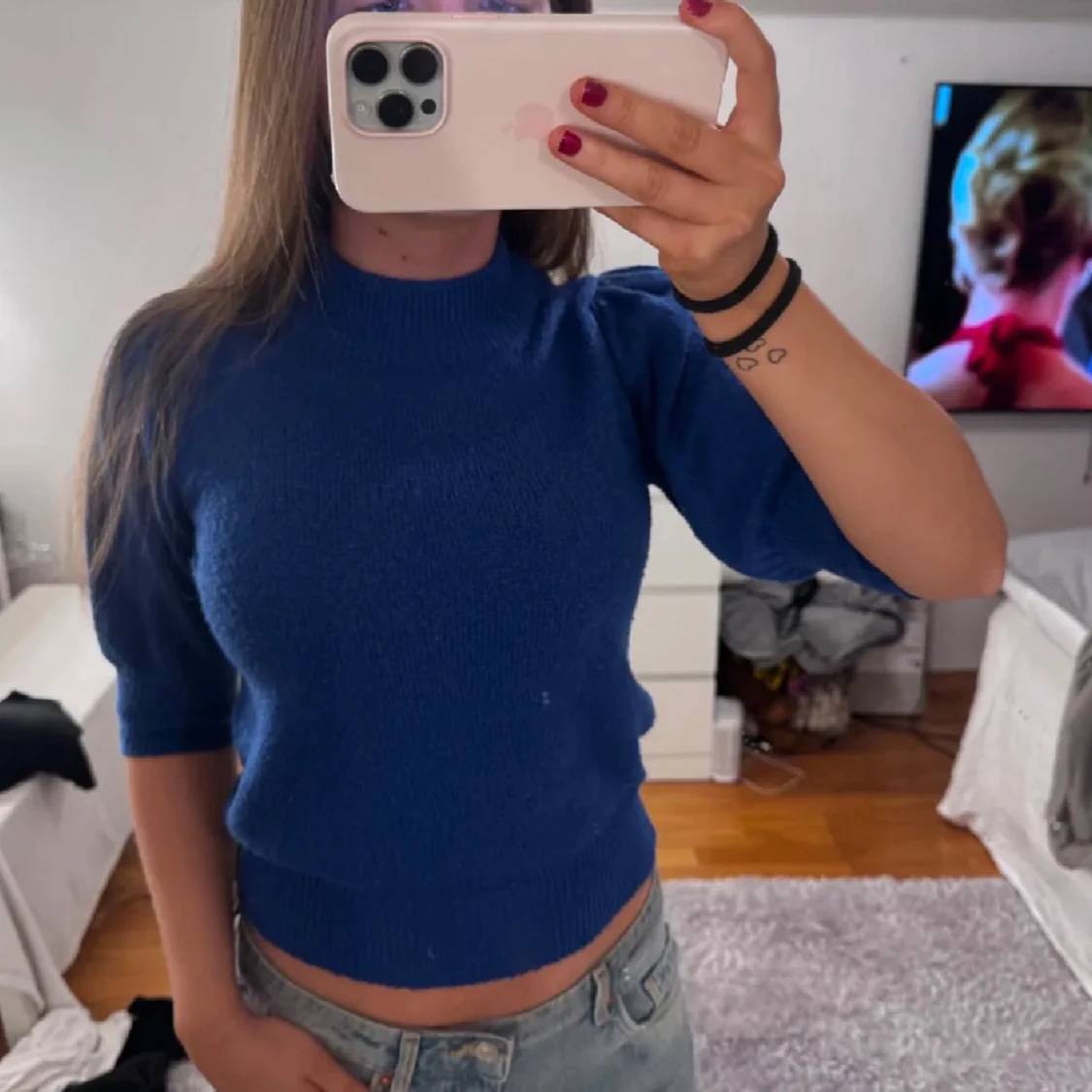 Blå stickad topp med kort ärm