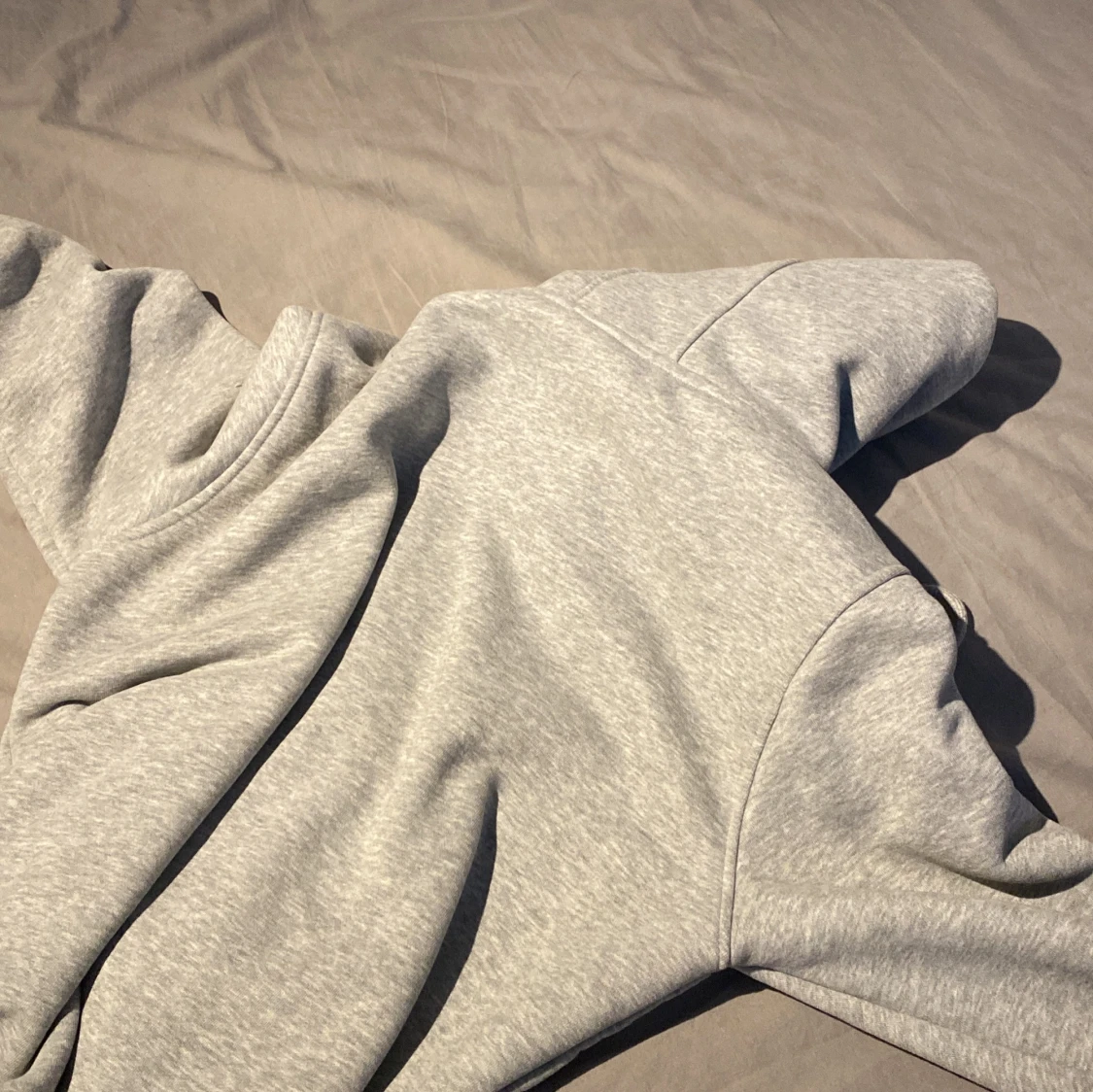 Grå hoodie från Burberry med dragkedja - 4