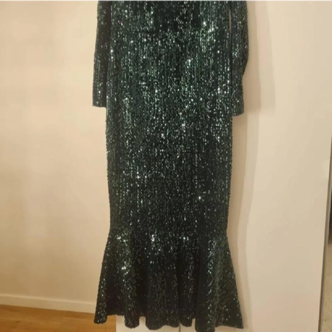 Mörkgrön glittrig långklänning Diva - 1