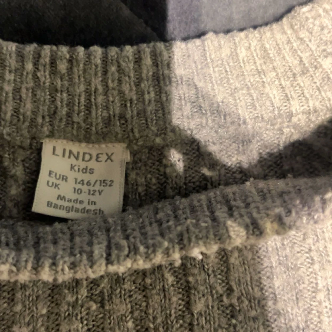 Grå ribbstickad tröja från Lindex - 2