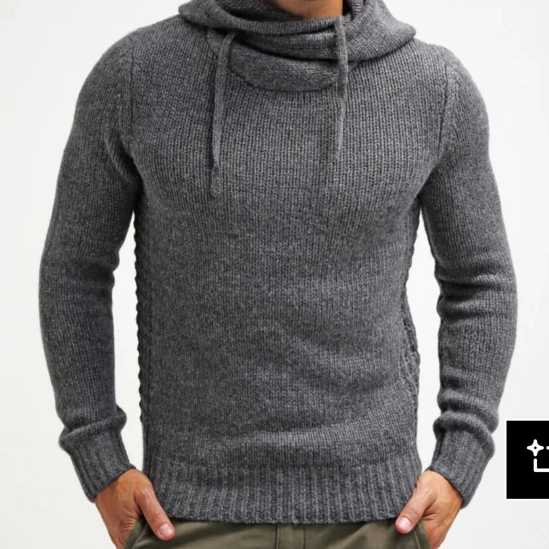 Grå stickad hoodie med snörning