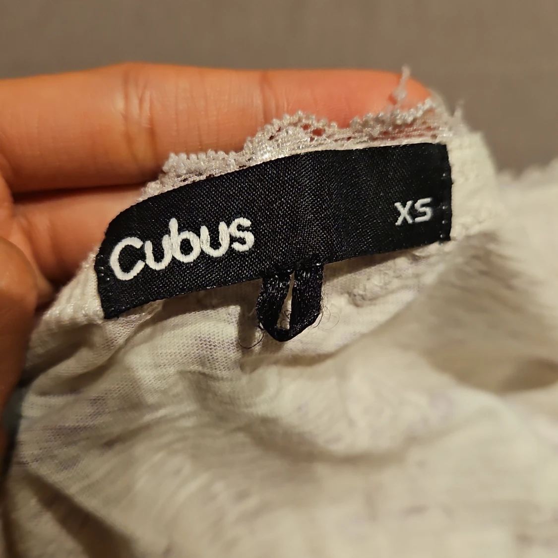 Blommig spetskantad linnetopp - 4