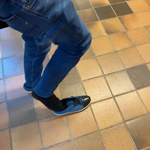 En lanvin och en hemlös pojke på köpet  - Killen ingår och skorna är helt nya