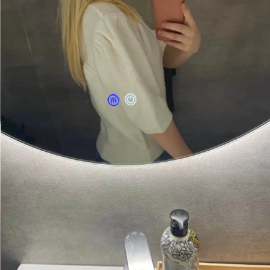 Vit stickad kofta med v-ringning - 3