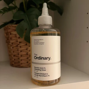 The Ordinary Toner - Glycolic acid 7% exfoliating toner från the Ordinary. Använd fåtal gånger, se bilder för återstående mängd! Ta gärna en titt på mina övriga annonser och lägg gärna prisförslag på bundle! Finns just nu möjlighet till fri frakt!!!