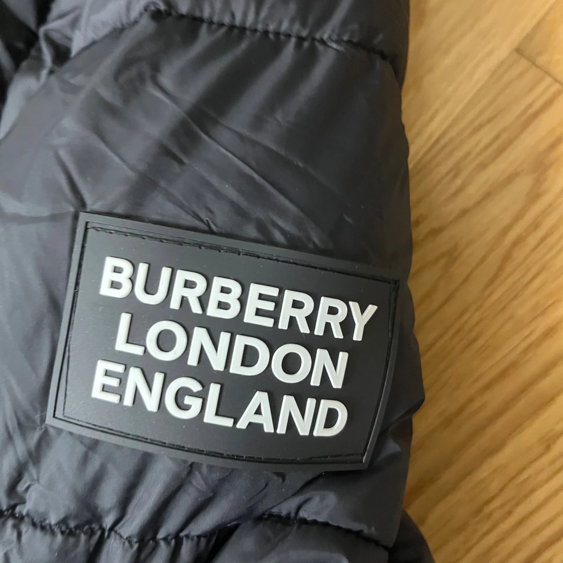 Svart pufferjacka från Burberry - 2