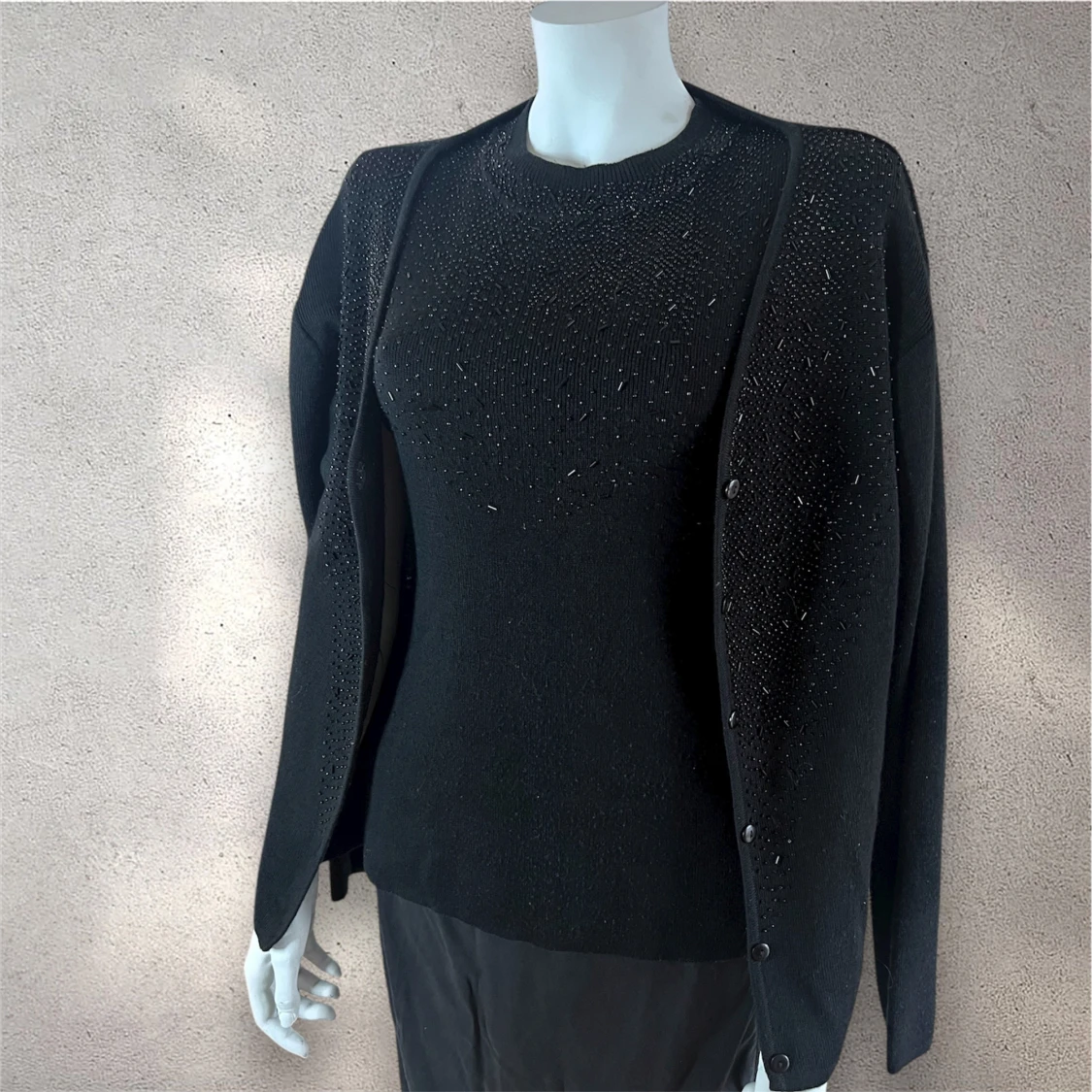 Svart kofta och topp med pärlor - 2