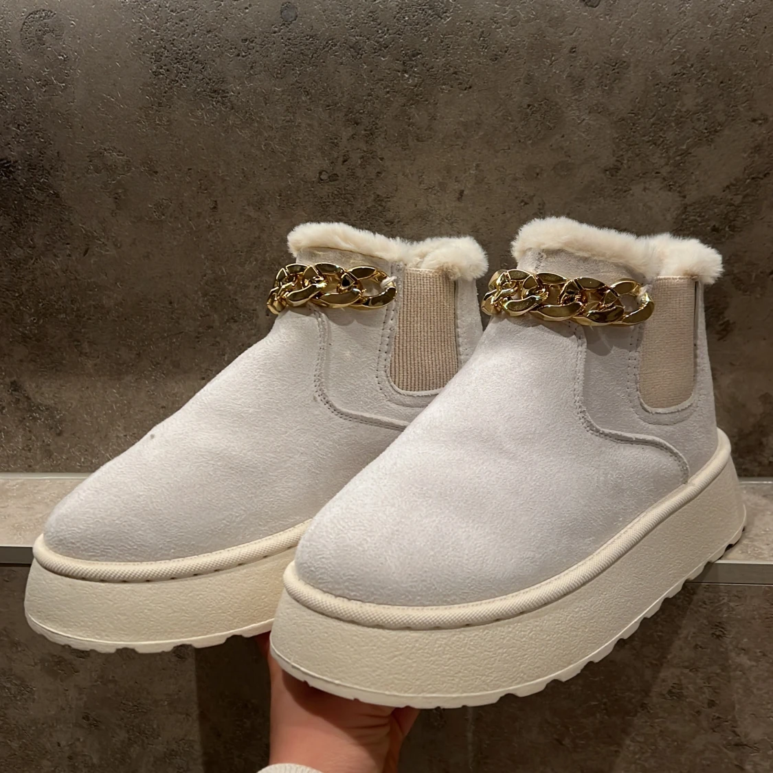 NYA vinterskor med guldkedja - 2
