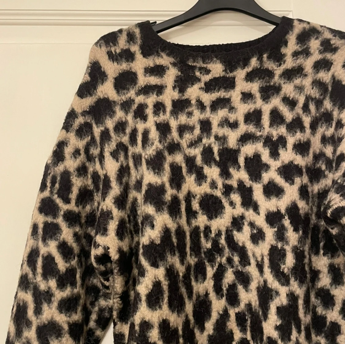 Leopardmönstrad stickad tröja NA-KD - 1