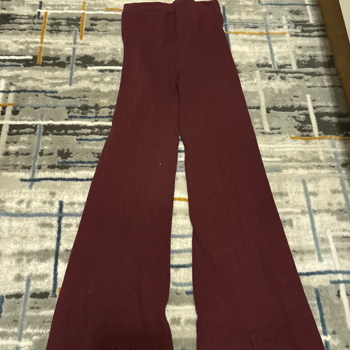 Mörkröda ribbade bootcut byxor - 1