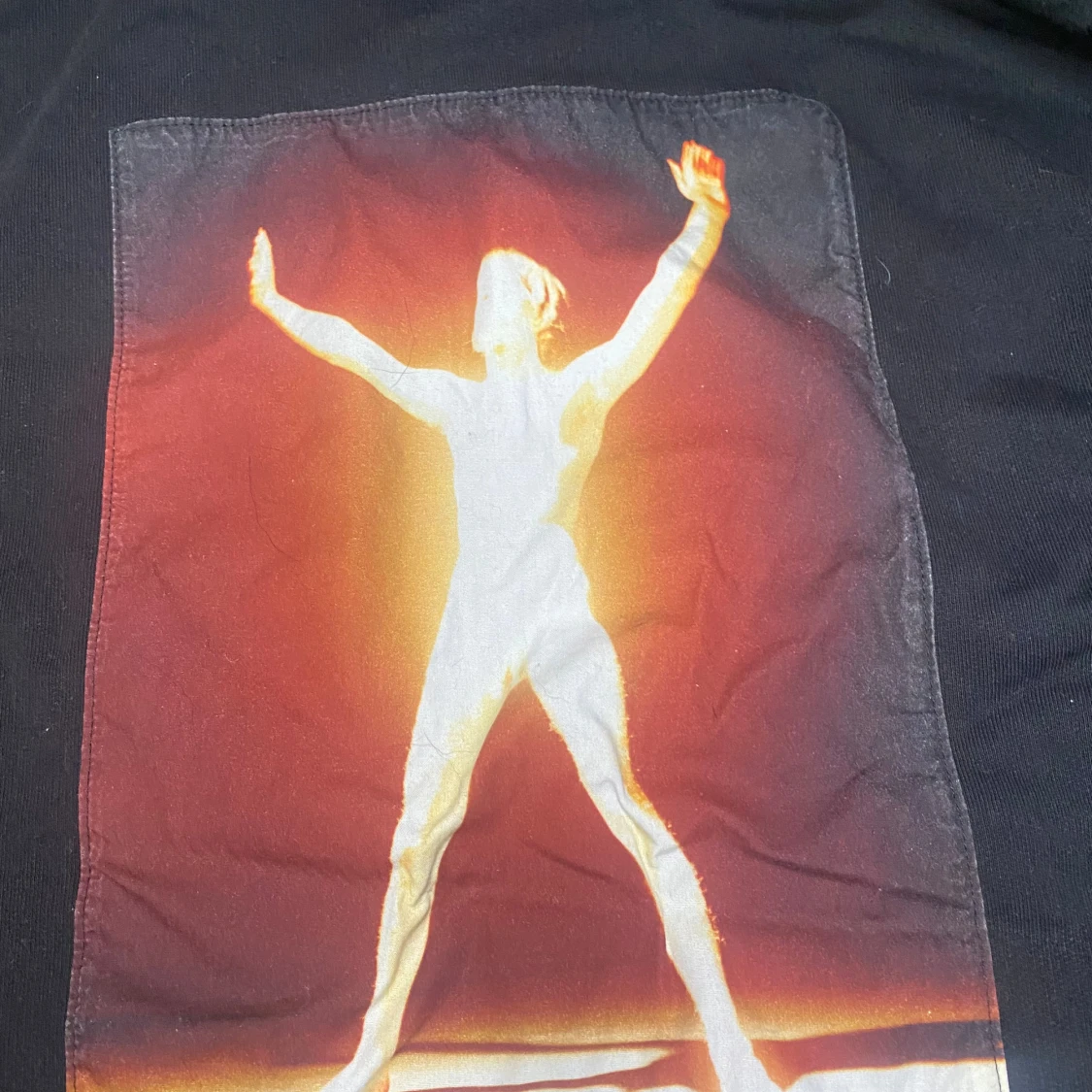 Svart hoodie från DUST med tryck - 3