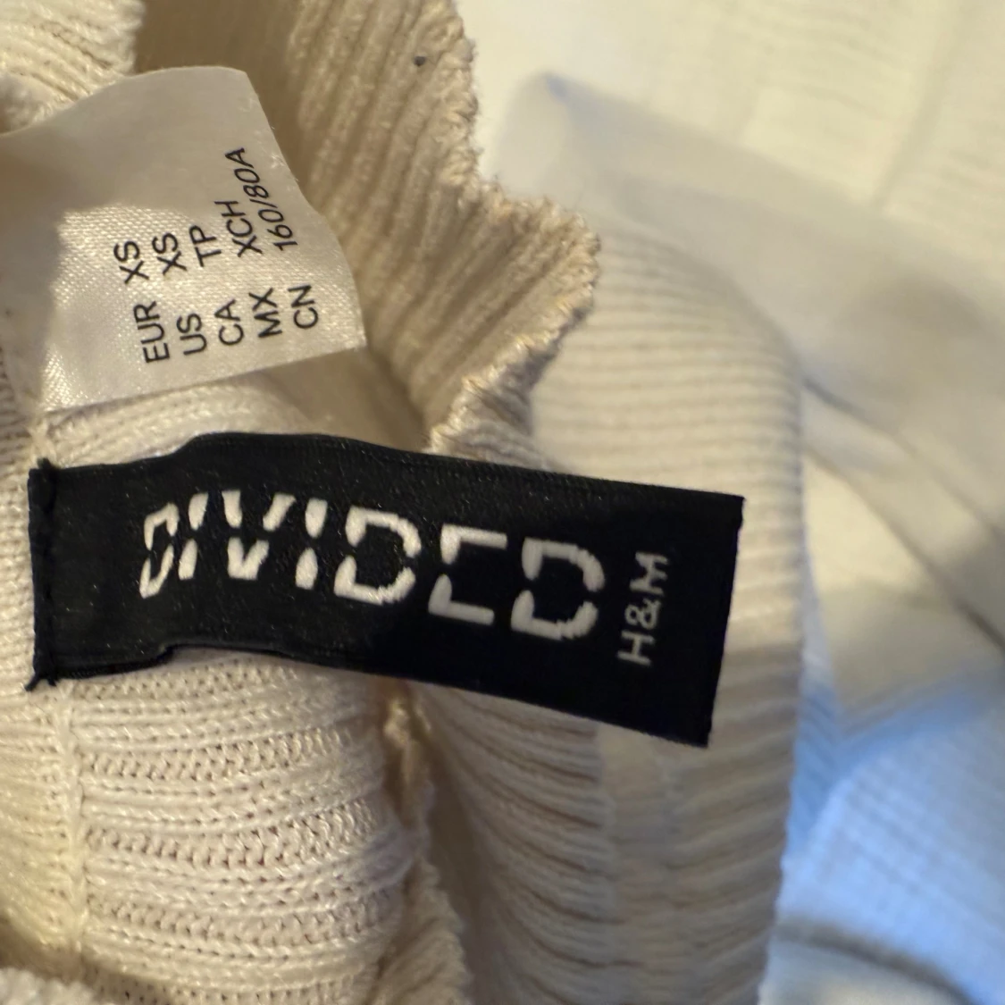 Vit croppad polotröja från H&M Divided - 1