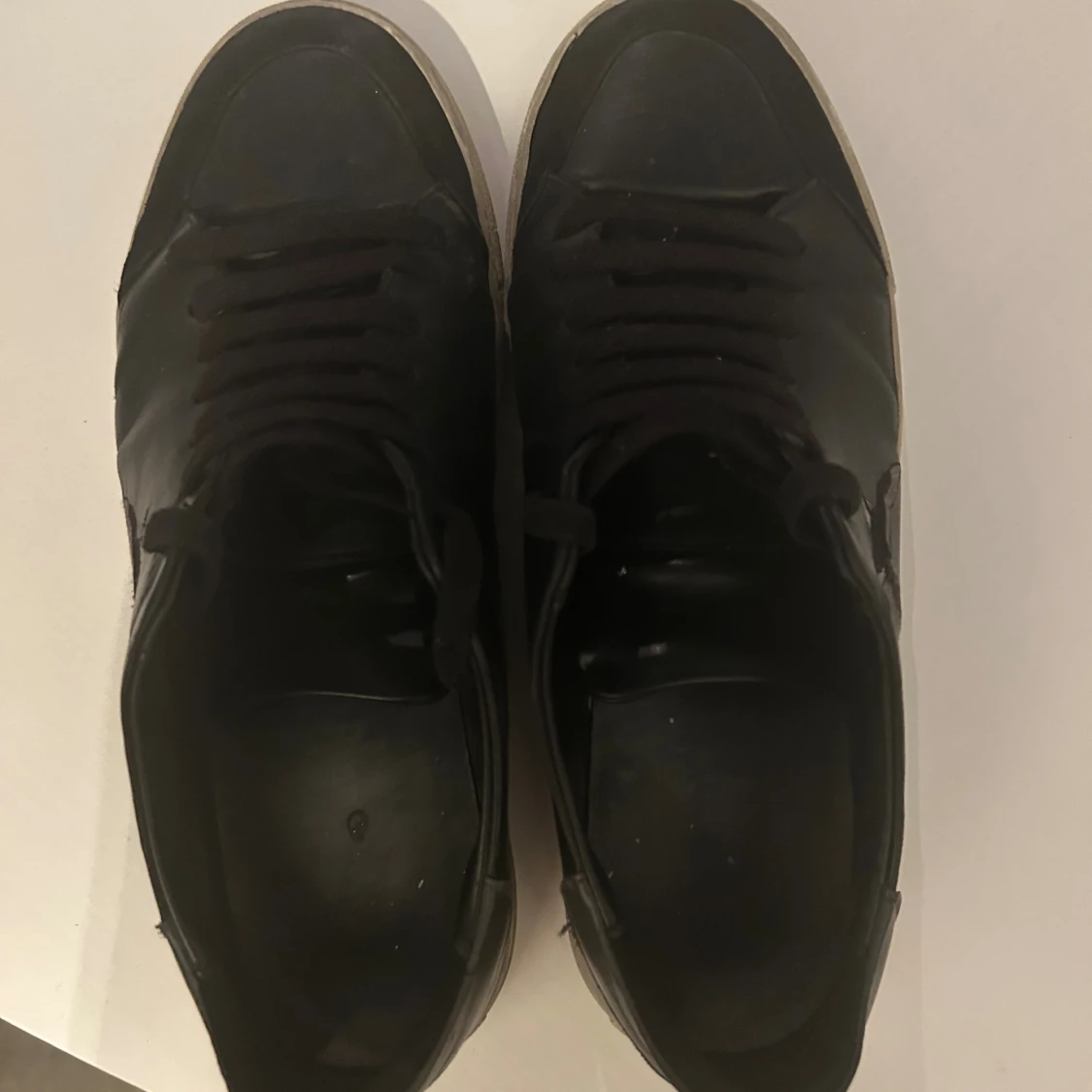 Svarta sneakers från Axel Arigato - 2