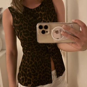 Topp - En svart/brun så fin topp perfekt nu till hösten!😍