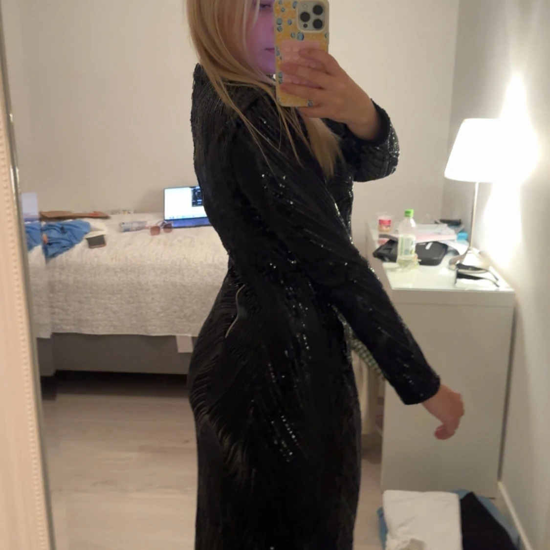 Svart glittrig långklänning - 1