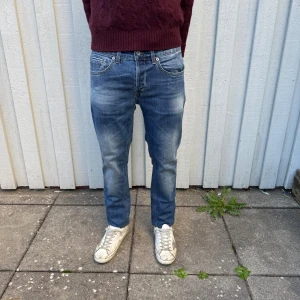 Dondup George jeans  - Dondup jeans - Modell:  George - Storlek: W31(uppsydda något) - skick: 9/10 - Nypris runt 3000kr  
