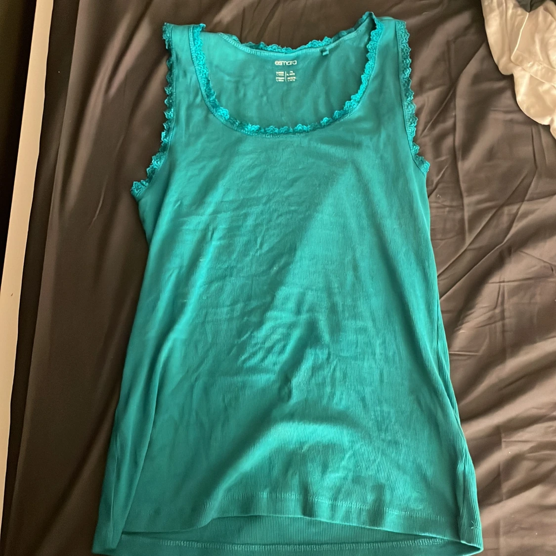 Turkos linnetopp med spets från Esmara - 2