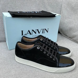 Lanvin skor(nya) - Hej! Säljer nu dessa sjukt snygga lanvin skor. Skorna är i nyskick! Har begränsat antal boxar och dustbag. Hör av dig vid frågor. 