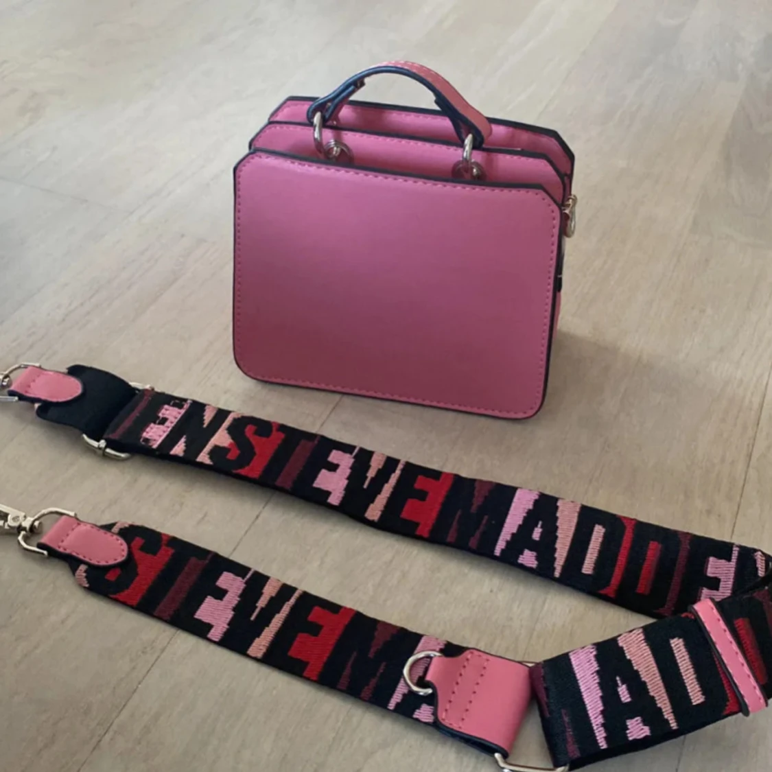 Rosa axelväska från Steve Madden - 4