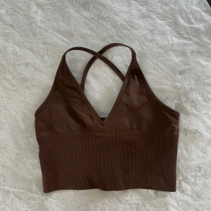 AIM’N topp - Storlek M. Använd en gång. Kommer inte till användning.