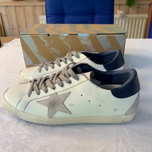 Golden Goose - Storlek 44 skickar samma dag, hör av dig vid frågor 